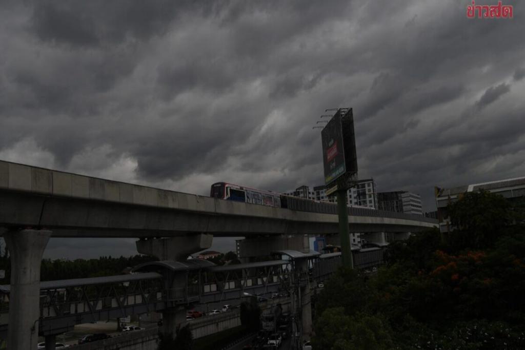 กรมอุตุนิยมวิทยา สภาพอากาศวันนี้ ฝนน้อยลง มี 1 ภาคยังหนัก เตือน 25 จังหวัด