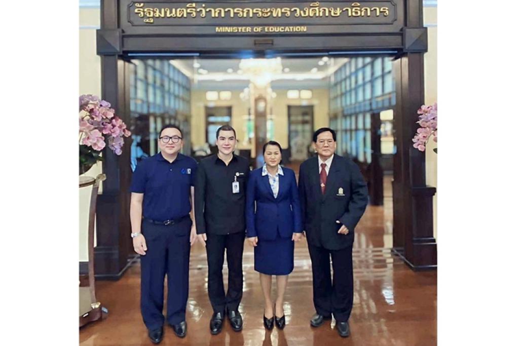 ดร.สันติ พิมพ์ใจใส ร่วมแสดงความยินดี ดร.อรุณี จิรมหาศาล ในโอกาสเข้าดำรงตำแหน่งหัวหน้าสำนักงานรัฐมนตรีกระทรวงศึกษาธิการ