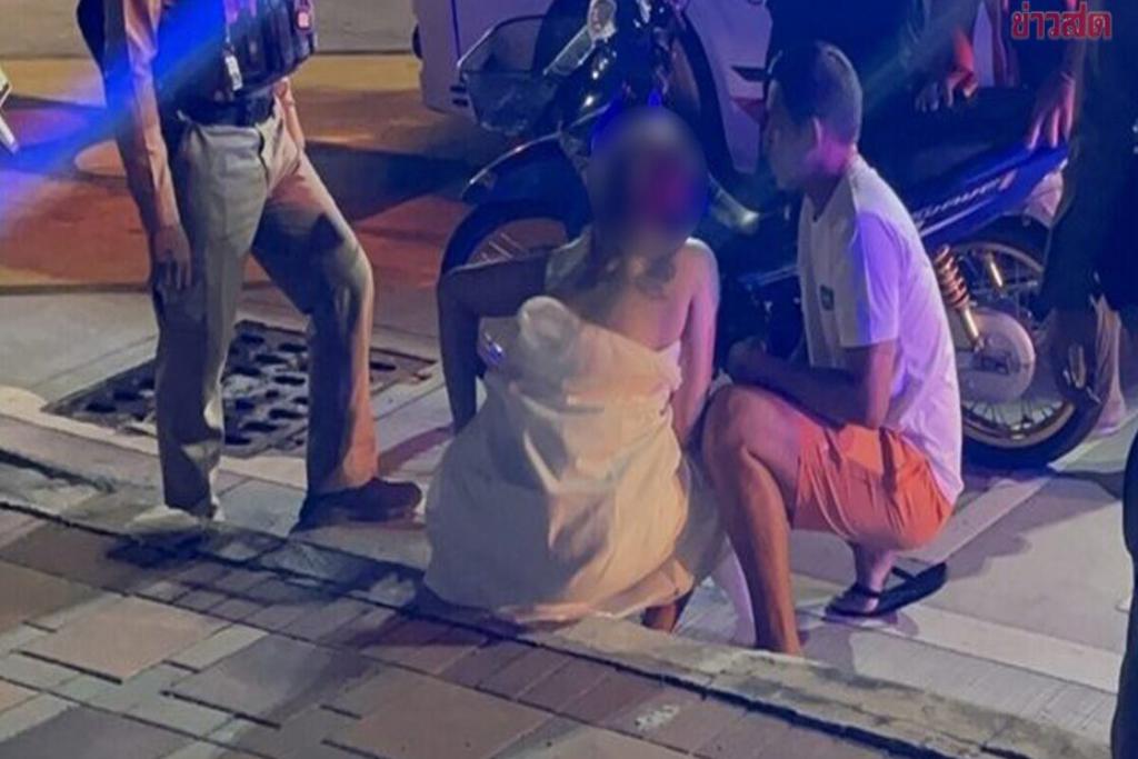แตกตื่นกลางสุขุมวิท สาวเปลือยกาย วิ่งกลางถนนตัดหน้ารถ ท่าทางผวา