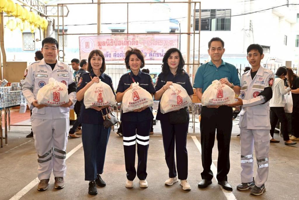 มูลนิธิป่อเต็กตึ๊ง ระดมกำลังครั้งใหญ่ สู้มหาอุทกภัยภาคใต้ จัดทีมบรรเทาสาธารณภัยลงพื้นที่