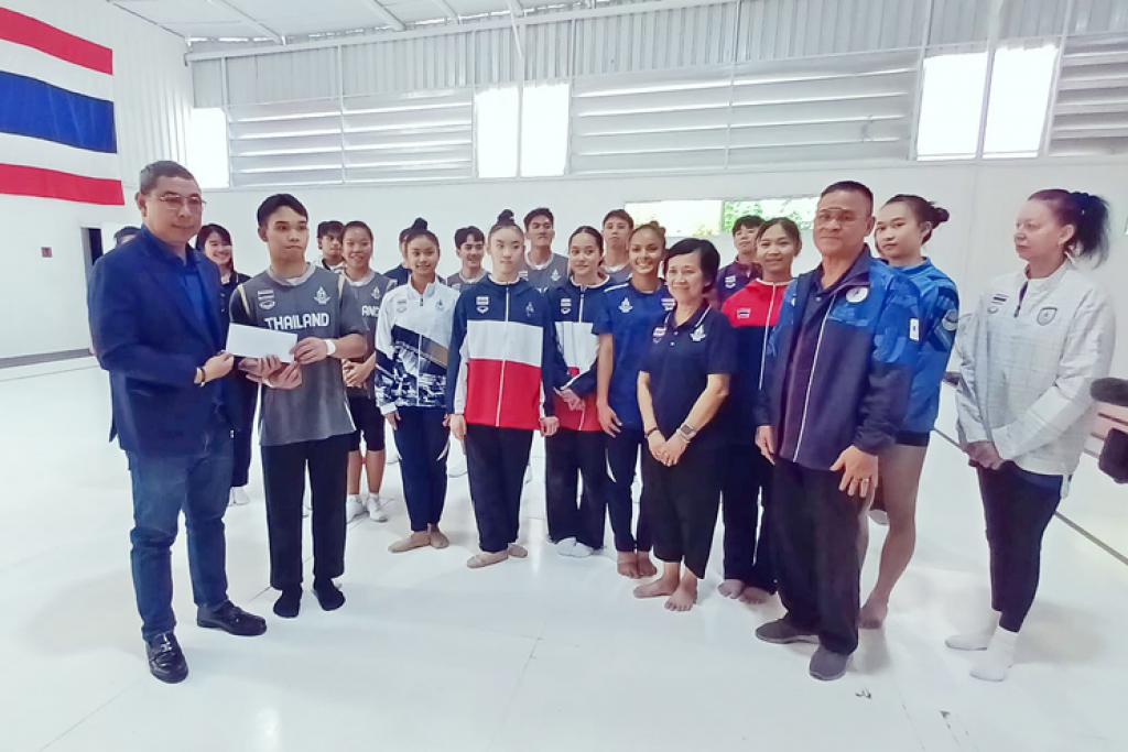      "ยิมนาสติกส์" โชว์ความเข้มแข็งผสมผสานสนุกสนาน ให้คณะของ ดร.ณัฏฐ์ ธีรณัฐสุภานนท์  ได้ชมพร้อมย้ำชัดเป้าหมาย 5 เหรียญทอง