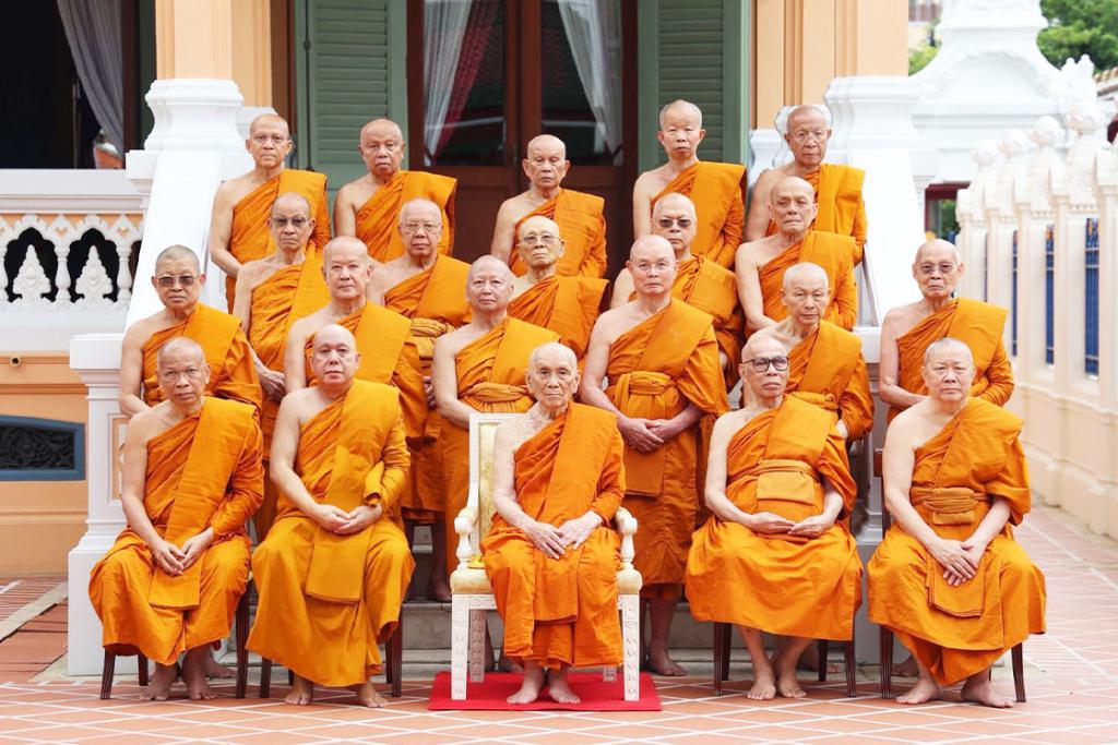สมเด็จพระสังฆราช ประธานกรรมการมหาเถรสมาคม ประทานสำเนาประกาศพระบรมราชโองการแต่งตั้งกรรมการมหาเถรสมาคม ชุดใหม่