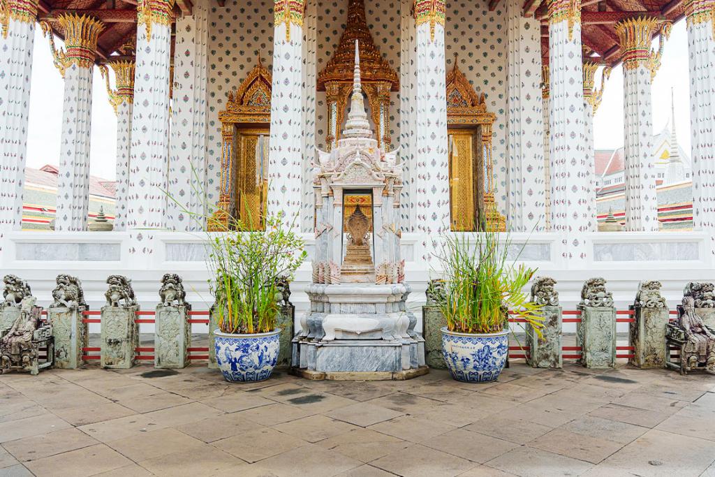 บทที่ 6.1.1 โบราณสถานสำคัญ บริเวณด้านนอกรอบ พระอุโบสถ วัดอรุณราชวราราม(แอพเดียวเที่ยวทั่ววัดอรุณ)