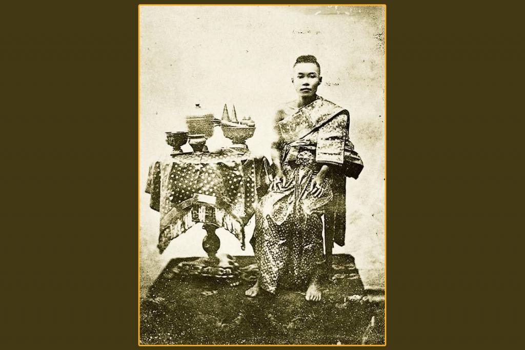 ภาพเก่าเล่าอดีต สมเด็จพระเทพศิรินทราบรมราชินีในรัชกาลที่ ๔ ทรงฉลองพระองค์แบบเต็มยศสำหรับงานพระราชพิธี