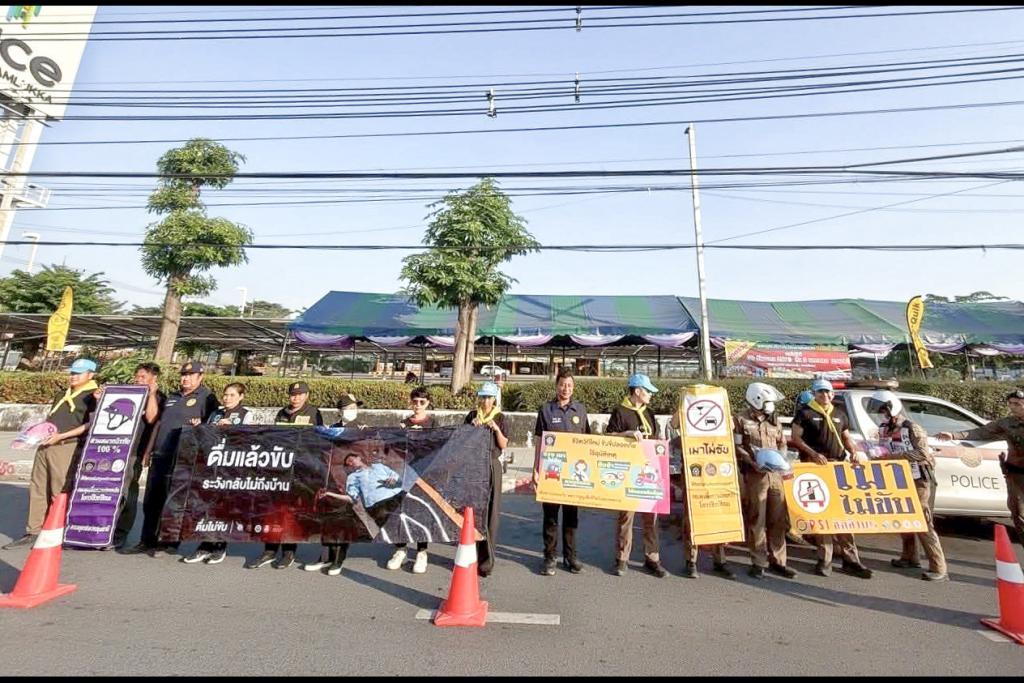 พ.ต.อ.ถิรเดช จันทร์ลาด ผกก.สภ.ลำลูกกา ห่วงใยพี่น้องประชาชน เข้ม ความปลอดภัยทางถนนช่วงปีใหม่2569