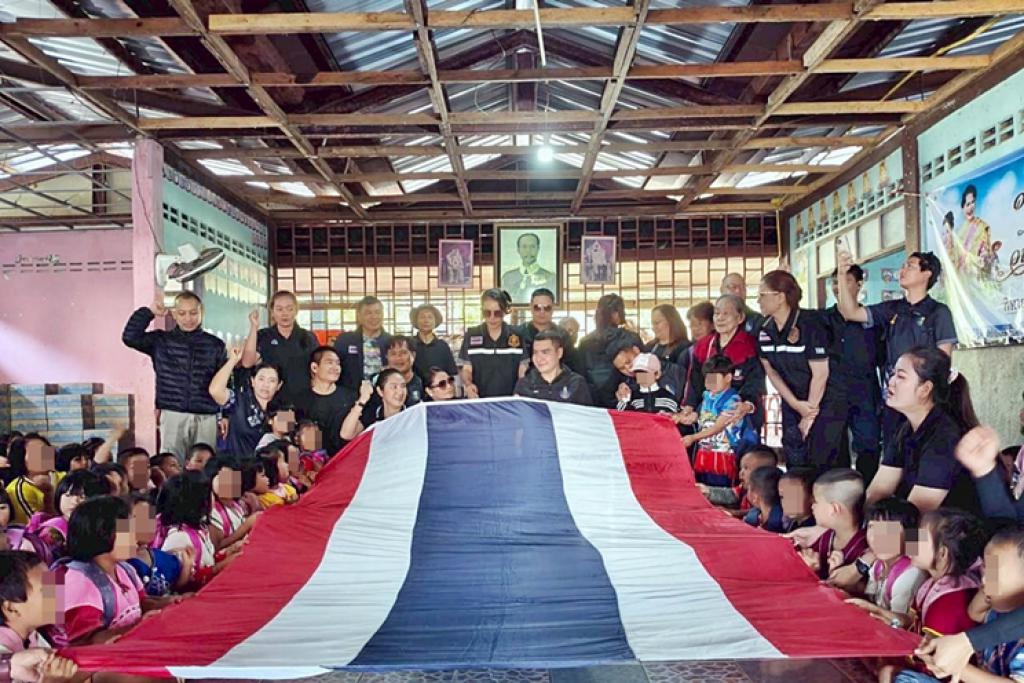 ดร.สันติ พิมพ์ใจใส นายกสมาคมส่งเสริมการศึกษาทางไกล(ประเทศไทย) ร่วมกับ กระทรวงศึกษาธิการ ดำเนินโครงการ &ldquo;สร้างความสุข ด้วยการให้ เติมพื้นที่ป่า และรู้เท่าทันภัยยาเสพติด&rdquo;