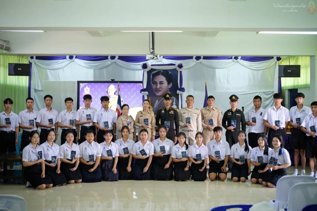 กรมสมเด็จพระเทพรัตนราชสุดาฯ ได้ทรงพระกรุณาพระราชทานเมล็ดพันธุ์ผัก แก่ โรงเรียนราชประชานุเคราะห์ 22 จังหวัดแม่ฮ่องสอน ภายใต้โครงการทหารพันธ์ุดี