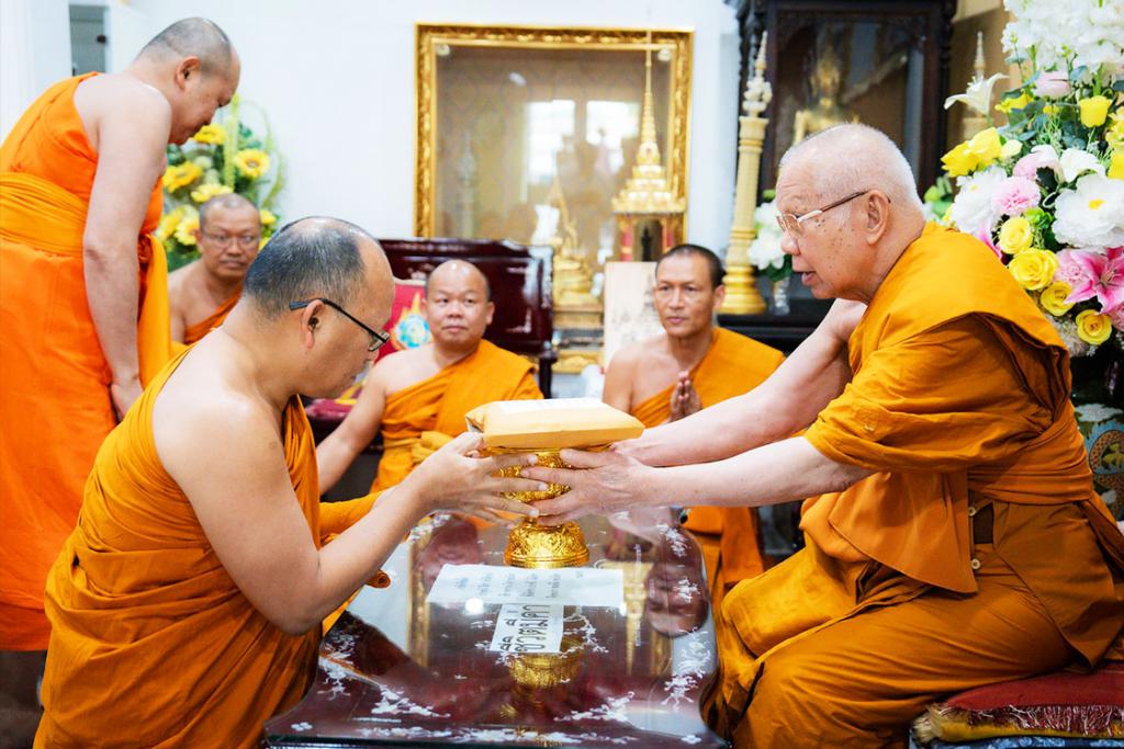 พระพรหมวัชรเมธี กรรมการมหาเถรสมาคม ร่วมสนับสนุนมอบเป็นทุนการศึกษาสนับสนุนสำนักเรียนวัดโมลีโลกยาราม และทุนสนับสนุนเนื่องในภารกิจอันเกี่ยวเนื่องกับคณะสงฆ์ภาค ๙