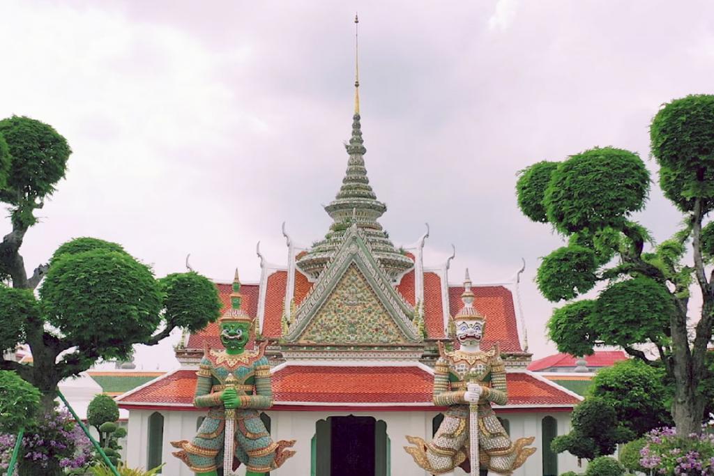 บทที่ 9 ประตูซุ้มยอดมงกุฎ วัดอรุณราชวราราม (แอพเดียวเที่ยวทั่ววัดอรุณ)