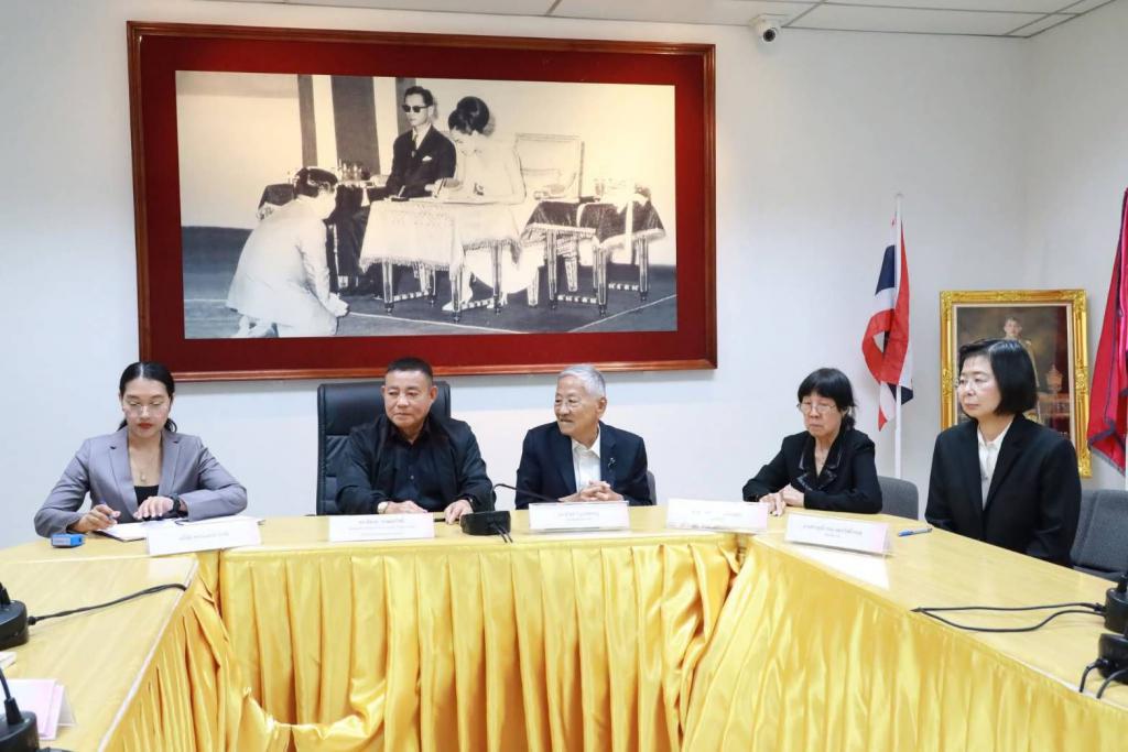 องค์การค้า สกสค. ลงนามสัญญาผู้ชนะ 5 ราย จัดพิมพ์หนังสือทันตามกำหนด พร้อมรับคำชื่นชมด้านความโปร่งใส ประหยัดงบกว่า 255 ล้านบาท