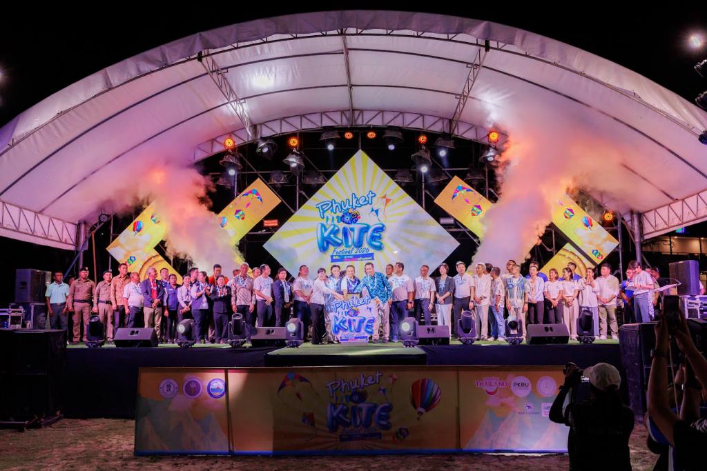 อบจ.ภูเก็ต ปล่อยว่าวสู่ฟ้า! เปิดงาน &ldquo;Phuket Kite Festival 2026&rdquo; เติมสีสันท้องฟ้าหาดกะรน ชูภูมิปัญญาว่าวไทยสู่เทศกาลสร้างสรรค์ระดับนานาชาติ