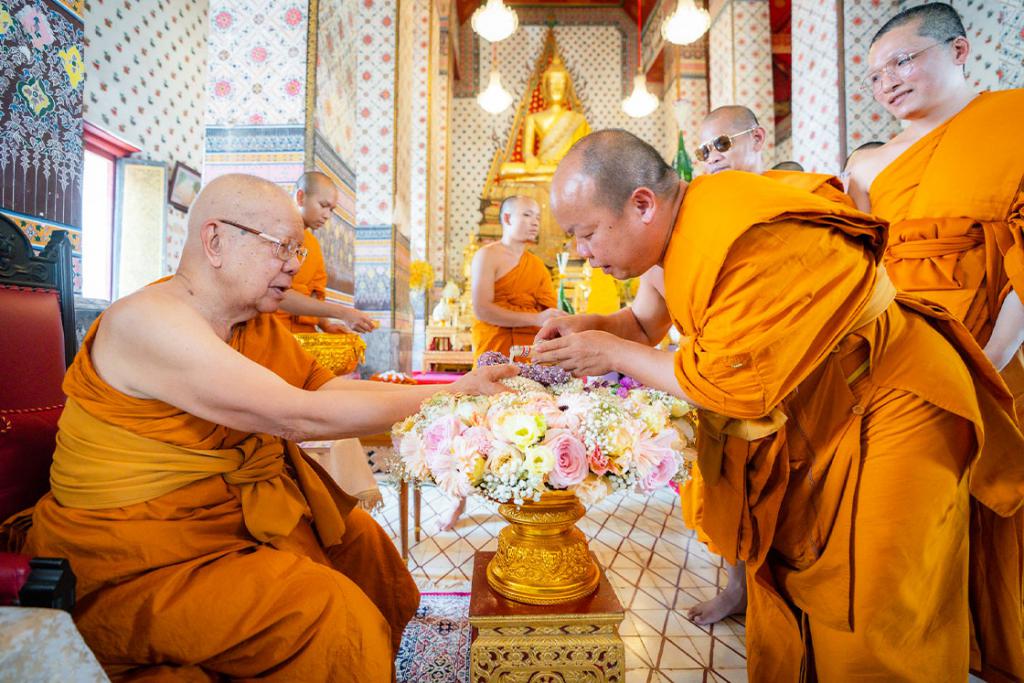 เทพเจ้าแห่งความเมตตา พระพรหมวัชรเมธี เมตตาให้คณะสงฆ์และพุทธบริษัท สรงน้ำ เนื่องในเทศกาลสงกรานต์ สืบสานประเพณีอันงดงามของไทย อันแสดงถึงความกตัญญูและความเป็นสิริมงคล