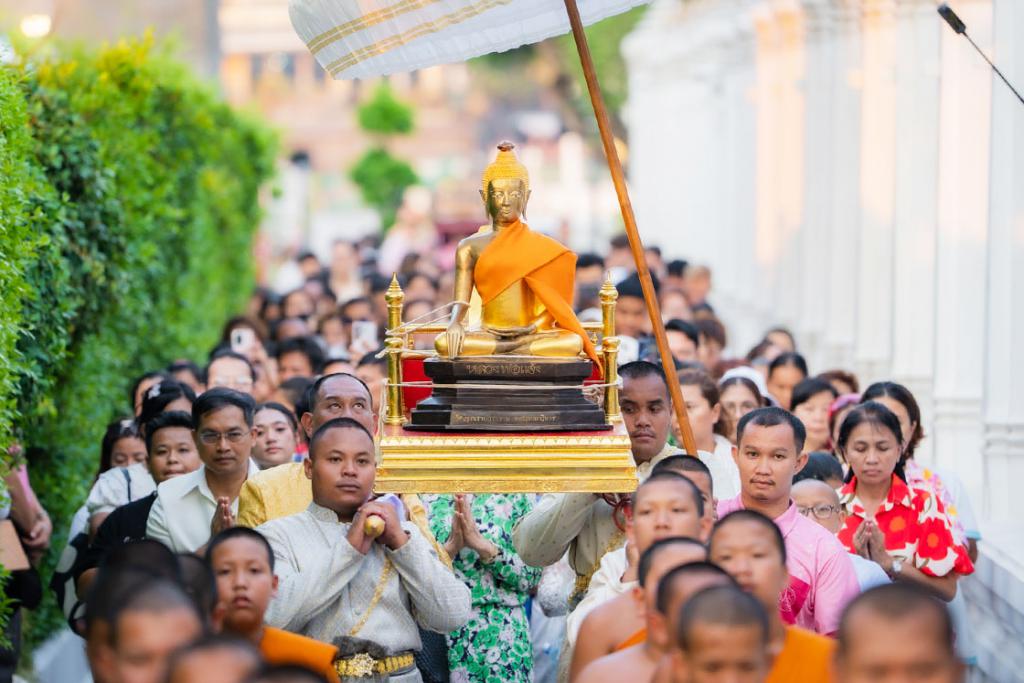 วัดอรุณราชวราราม อัญเชิญหลวงพ่อแจ้ง (จำลอง) กลับไปประดิษฐาน ณ พระวิหาร เริ่มต้นปีใหม่ไทย อย่างสมบูรณ์