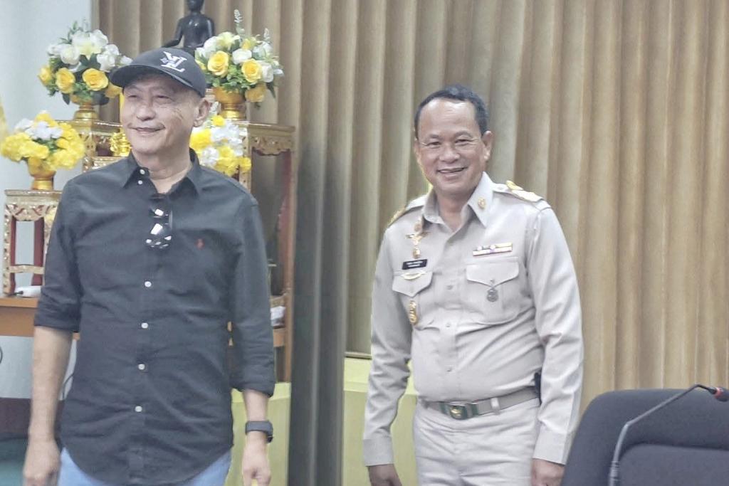 นายก ทต.หงาว ให้การต้อนรับ ส.ส.เบี้ยว เดินทางเยี่ยมเทศบาลฯ พร้อมหารือพัฒนาคุณภาพชีวิตประชาชน