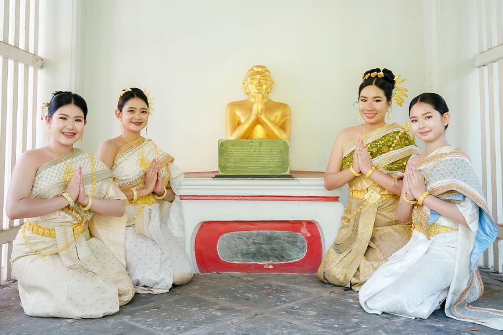 บทที่ 17 &nbsp;ศาลารูปนายเรือง วัดอรุณราชวราราม (แอพเดียวเที่ยวทั่ววัดอรุณ)