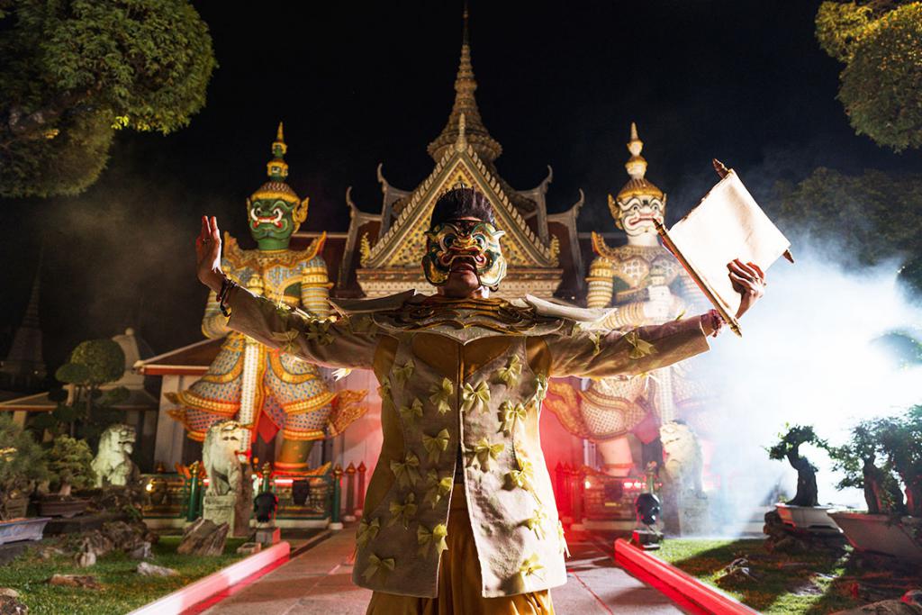 เก่ง ธชย ประทุมวรรณ นักร้องดังผู้ศรัทธาในองค์พญายักษ์วัดแจ้ง แต่งยักษ์ขับเสภาสด พร้อมถ่ายภาพสวยๆโปรโมทองค์พระปรางค์วัดอรุณฯสู่มรดกโลก