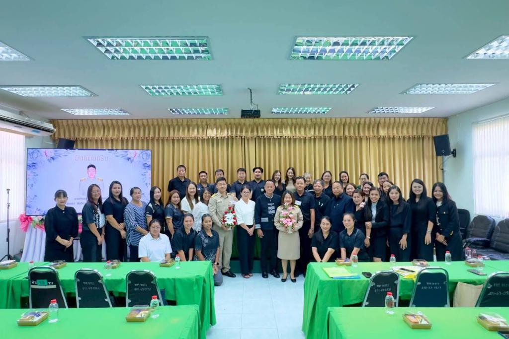 นายก ทต.หงาว นำคณะฯแสดงความยินดีเจ้าหน้าที่ใหม่ เน้นย้ำการอุทิศตนเพื่อประโยชน์สุขของพี่น้องประชาชน